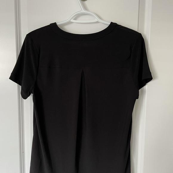 NWT ANNE KLEIN - Gold Detailed T-Shirt - Picture 2 of 3